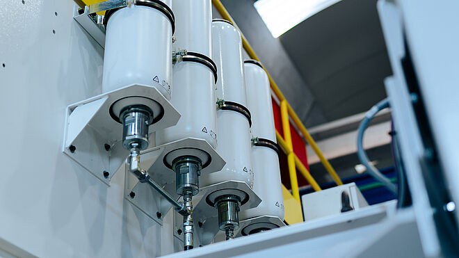 Hydraulischer Ausgleich der vertikalen Achse